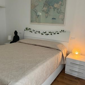 Genoa Waterfront Room